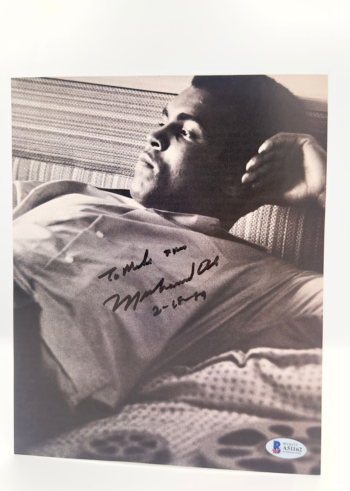 Muhammad Ali Fotografía autografiada, firma certificada por la compañía Beckett con el número A51162, viene con carta de certificación por parte de Beckett.