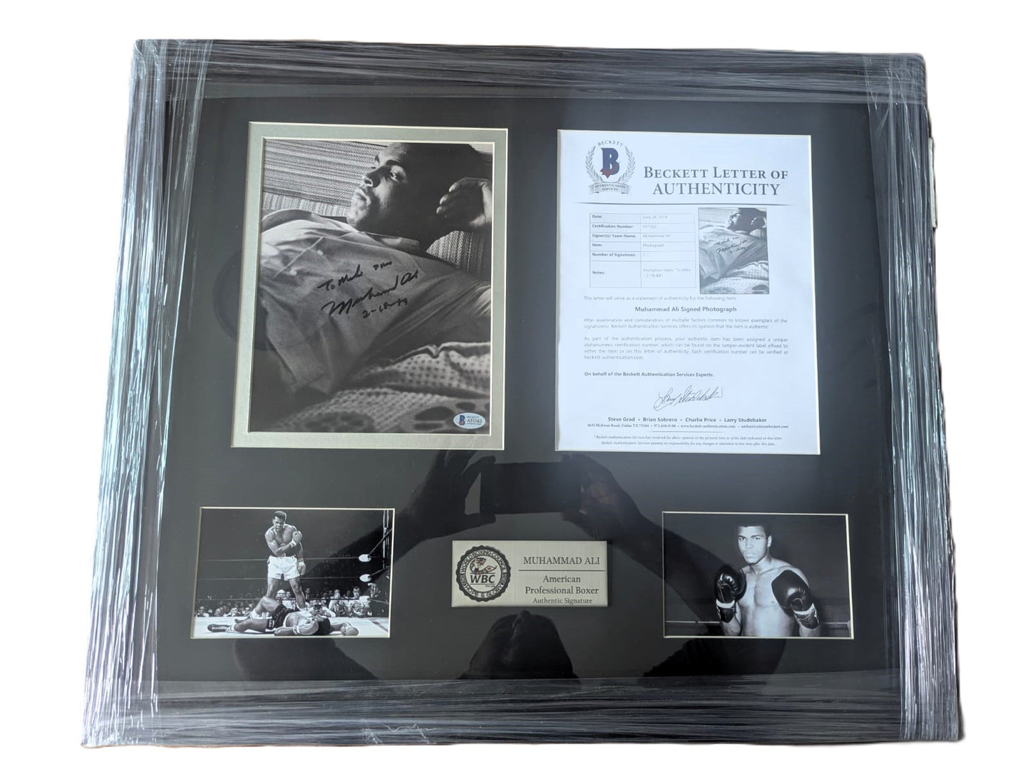 Muhammad Ali Fotografía autografiada, firma certificada por la compañía Beckett con el número A51162, viene con carta de certificación por parte de Beckett.