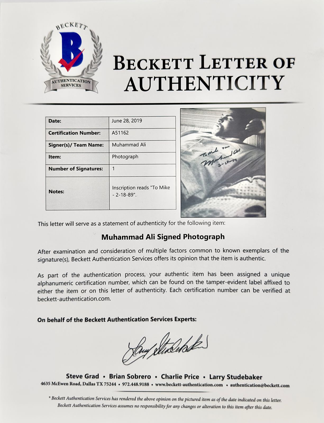 Muhammad Ali Fotografía autografiada, firma certificada por la compañía Beckett con el número A51162, viene con carta de certificación por parte de Beckett.