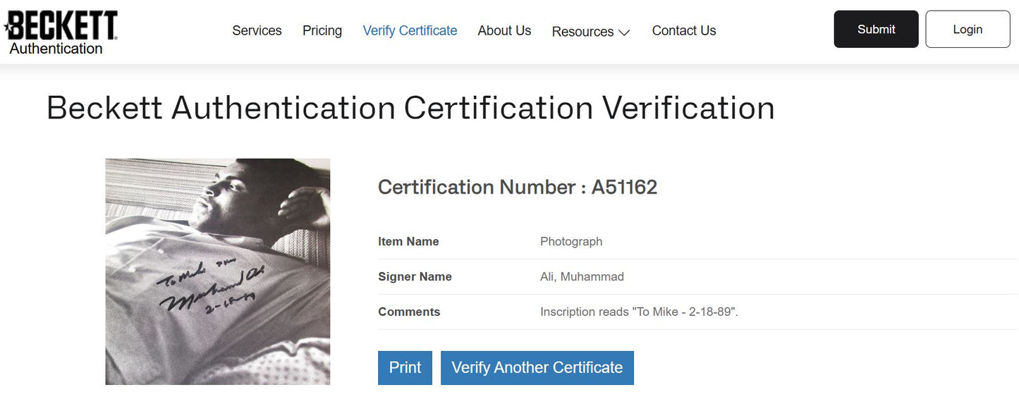 Muhammad Ali Fotografía autografiada, firma certificada por la compañía Beckett con el número A51162, viene con carta de certificación por parte de Beckett.