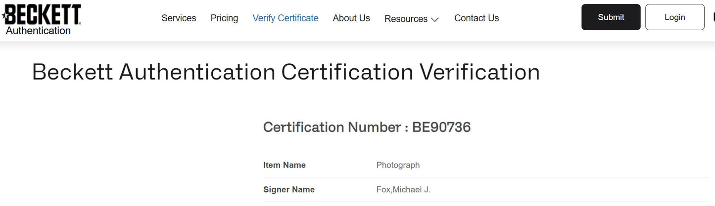Michael J. Fox Fotografía autografiada “Volver al Futuro 2”, firma certificada por la compañía Beckett con el número BE90736.