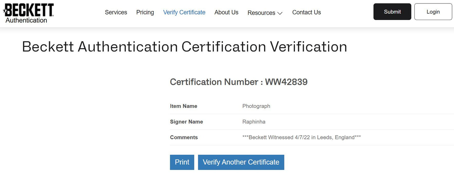 Raphinha Fotografía Brasil autografiada firma certificada por Beckett WW42839 y WW42840
