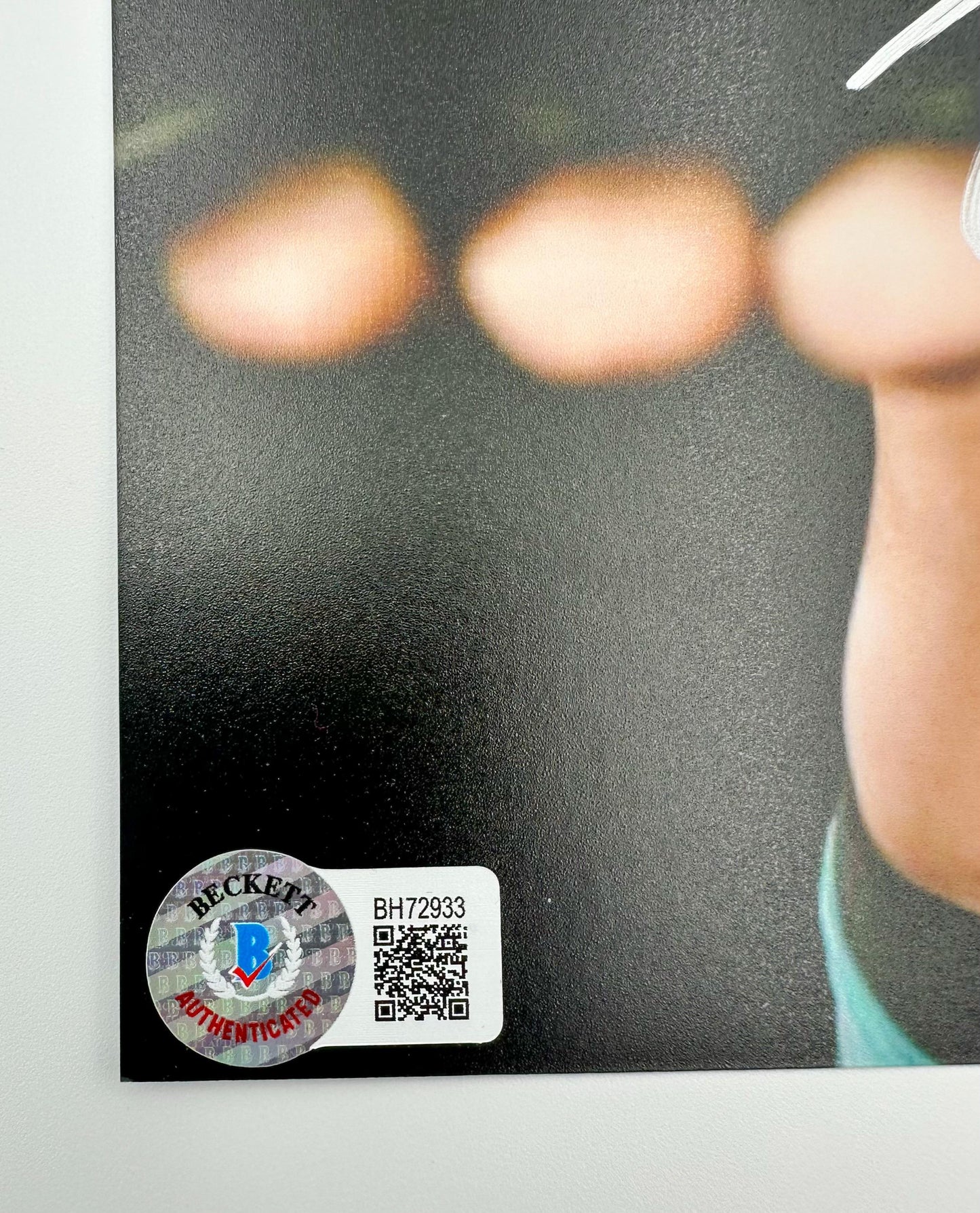 Conor McGregor Fotografía autografiada UFC, firma certificada por la compañía Beckett con el número BH72933.