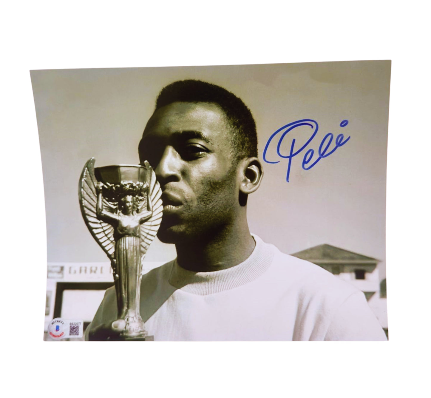 Pele Besando Trofeo Fotografia Autografiada Beckett BB23577.