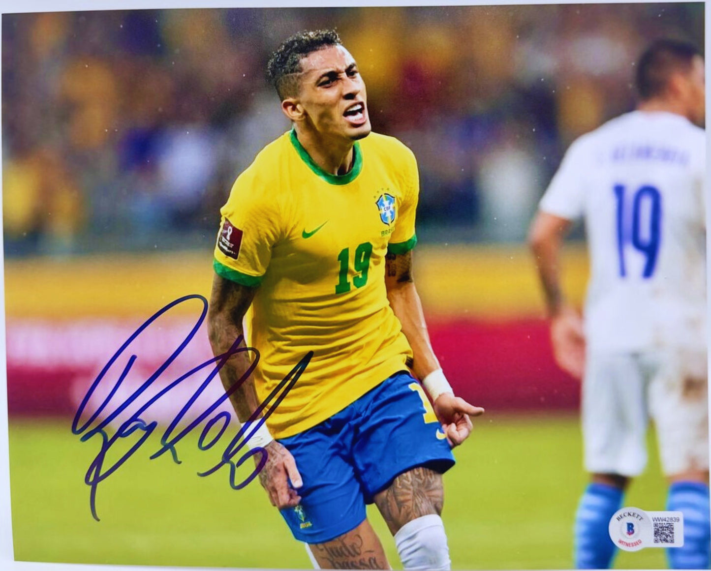 Raphinha Fotografía Brasil autografiada firma certificada por Beckett WW42839 y WW42840