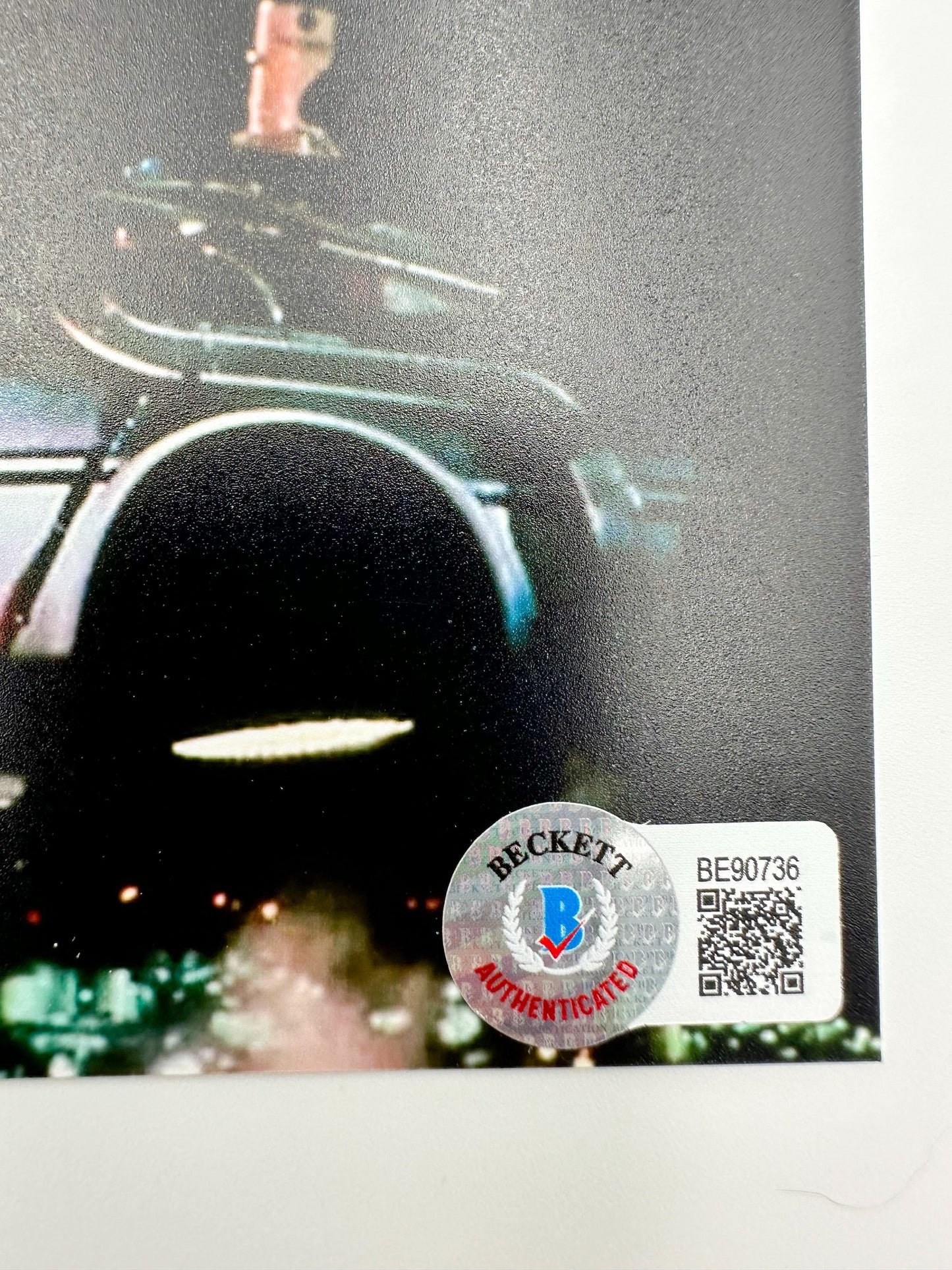 Michael J. Fox Fotografía autografiada “Volver al Futuro 2”, firma certificada por la compañía Beckett con el número BE90736.