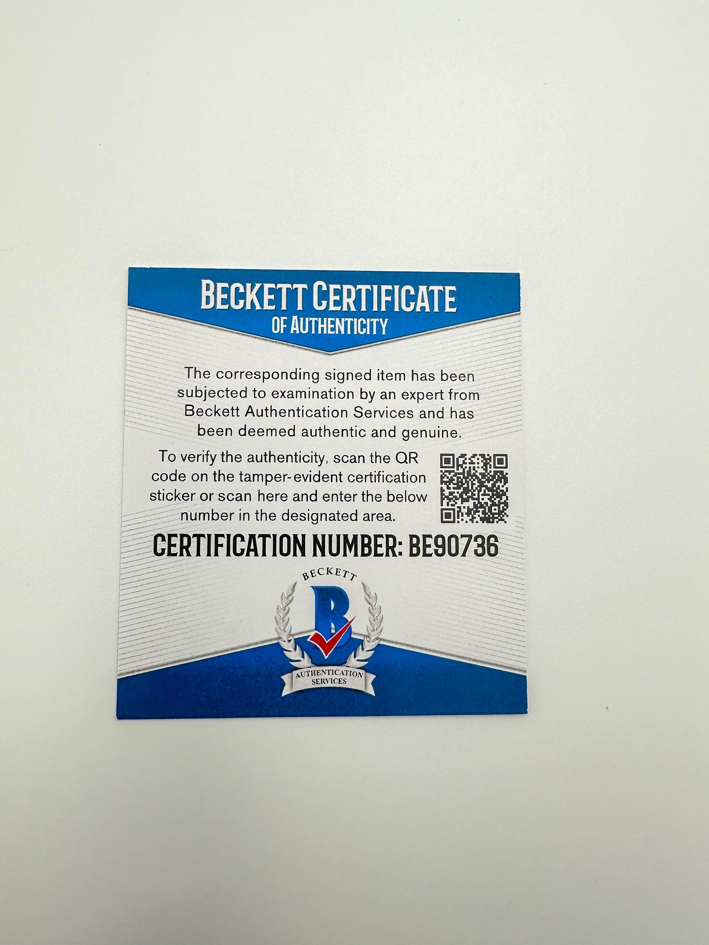 Michael J. Fox Fotografía autografiada “Volver al Futuro 2”, firma certificada por la compañía Beckett con el número BE90736.