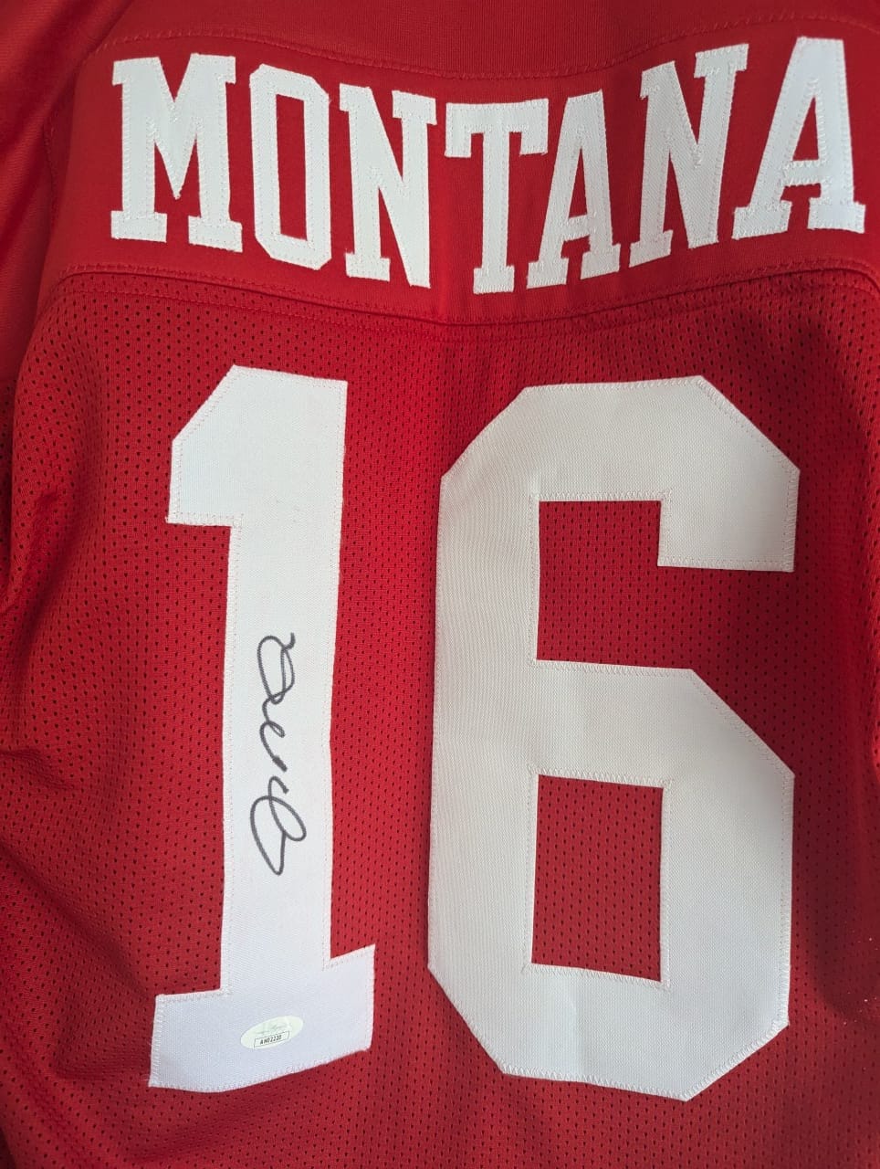 Joe Montana Playera 49ers Autografiada firma autenticada por la compañía JSA AH02220.