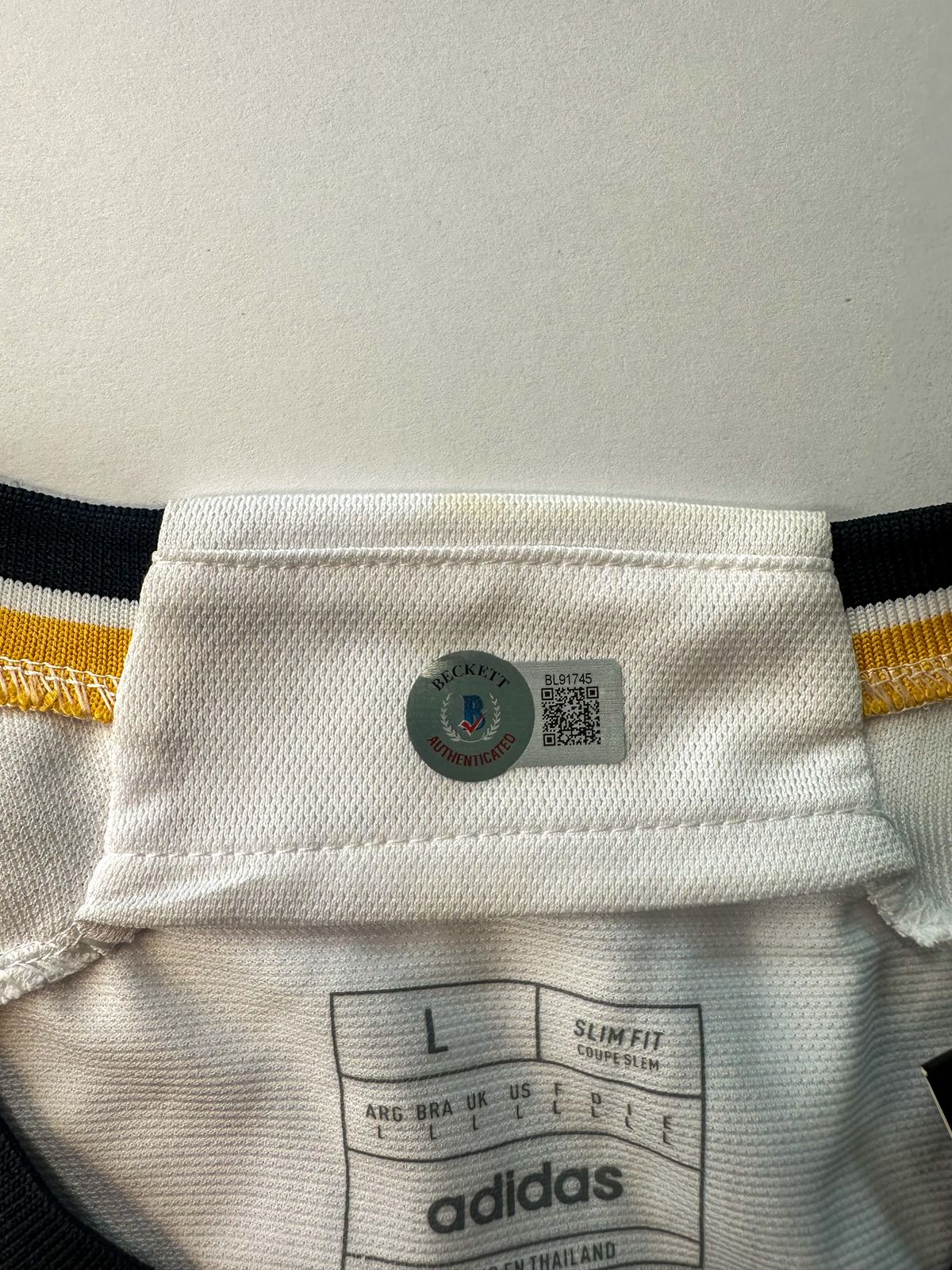 Jude Bellingham Playera Real Madrid autografiada, firma certificada por Beckett BL91745
