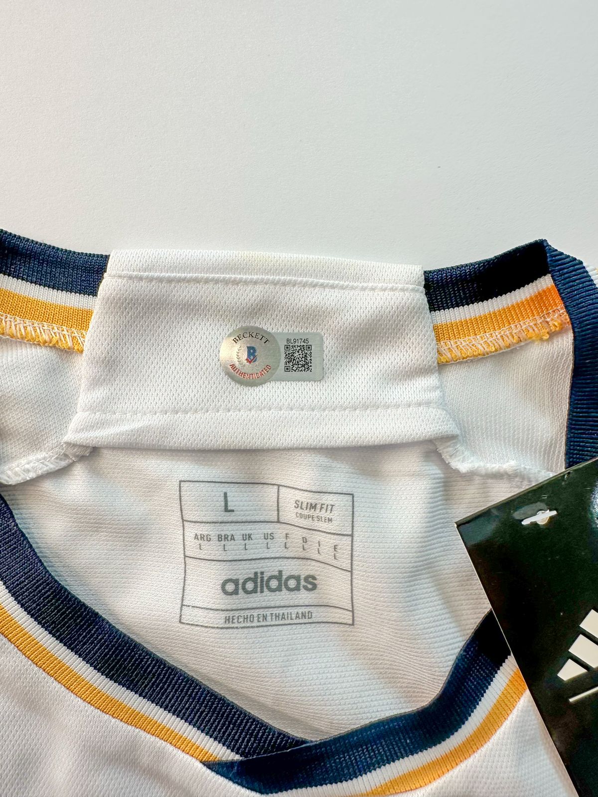 Jude Bellingham Playera Real Madrid autografiada, firma certificada por Beckett BL91745