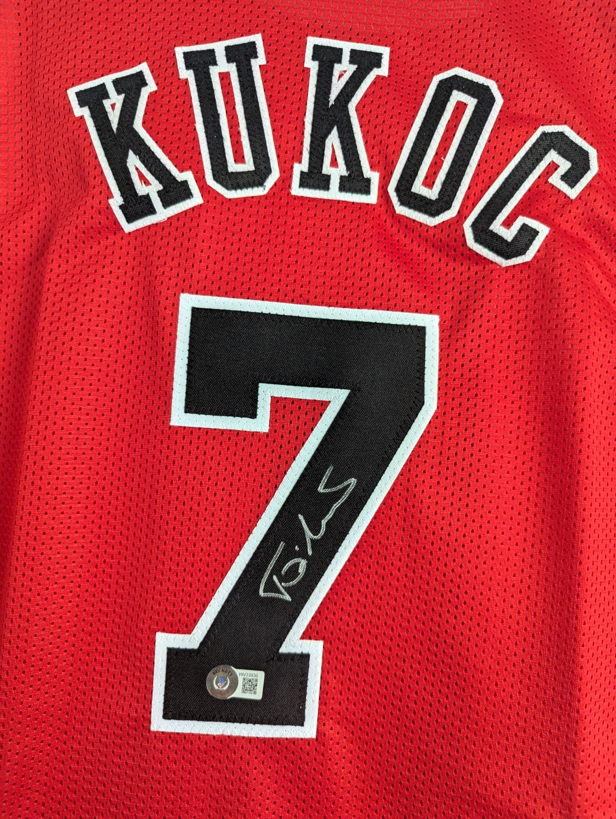 Toni Kukoc Playera Chicago Bulls Autografiada Certificada por Beckett WV33930