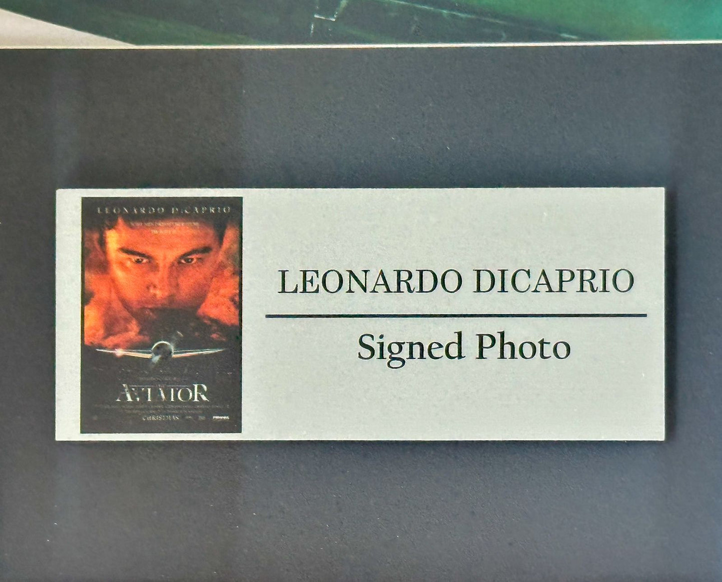 Leonardo DiCaprio Fotografía Autografiada Enmarcada firma certificada por Beckett BG51047