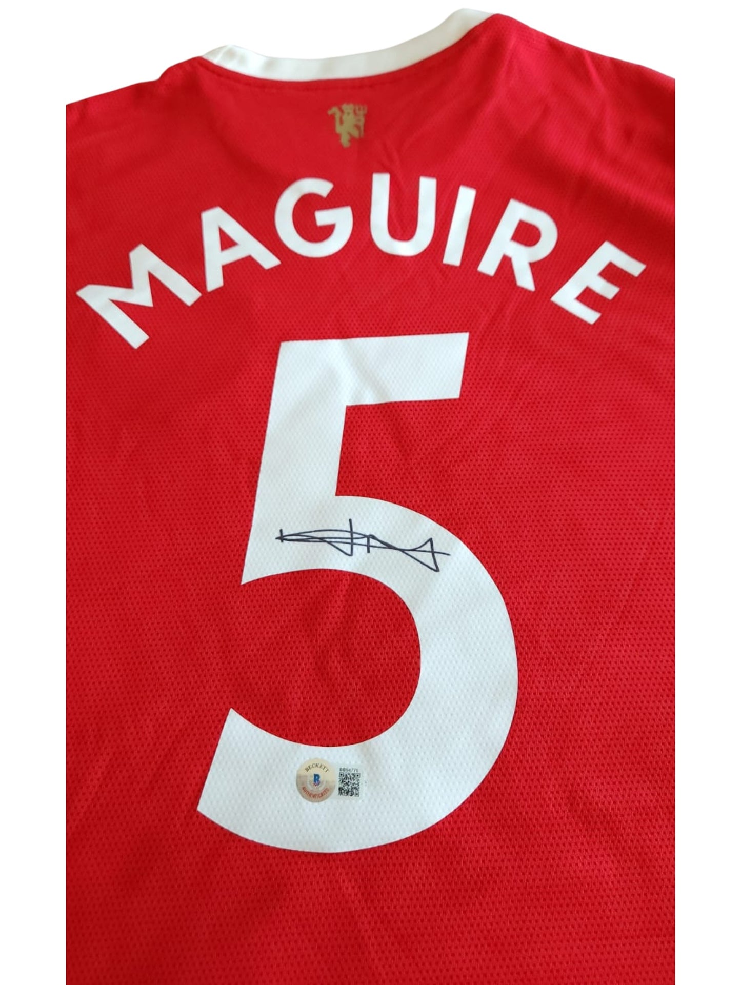 Harry Maguire Playera Manchester United autografiada firma autentificada por la compañía Beckett con el número BB94779.