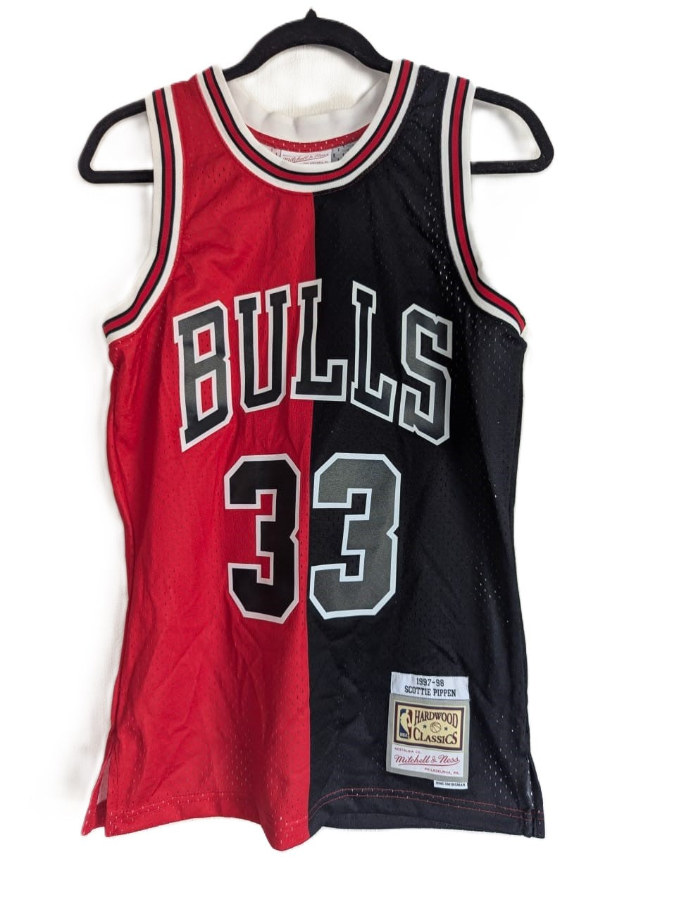 Scottie Pippen Playera Original Chicago Bulls Autografiada Certificada por Beckett W170568 enmarcada