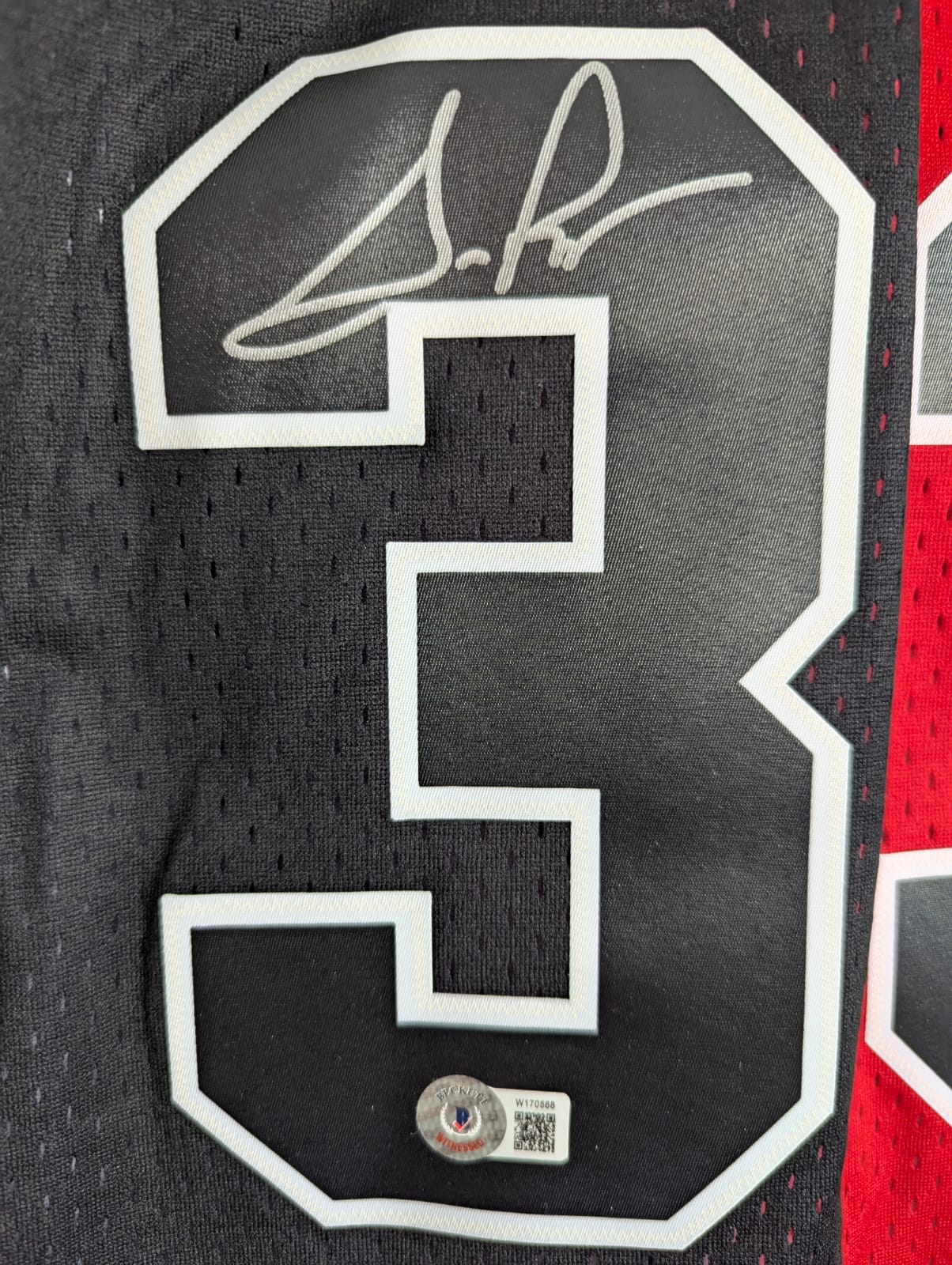 Scottie Pippen Playera Original Chicago Bulls Autografiada Certificada por Beckett W170568 enmarcada