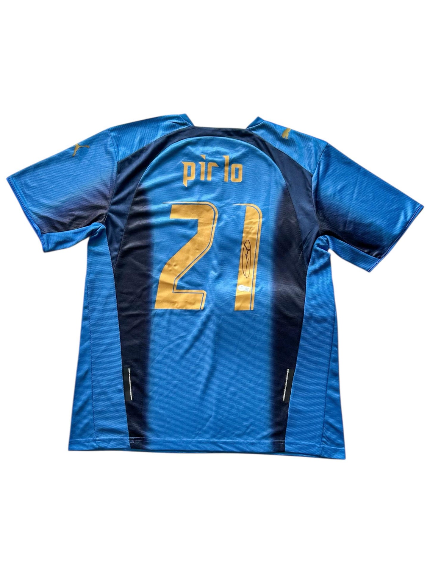 Andrea Pirlo Playera Italia autografiada, firma certificada por la compañía Beckett con el número BQ46096