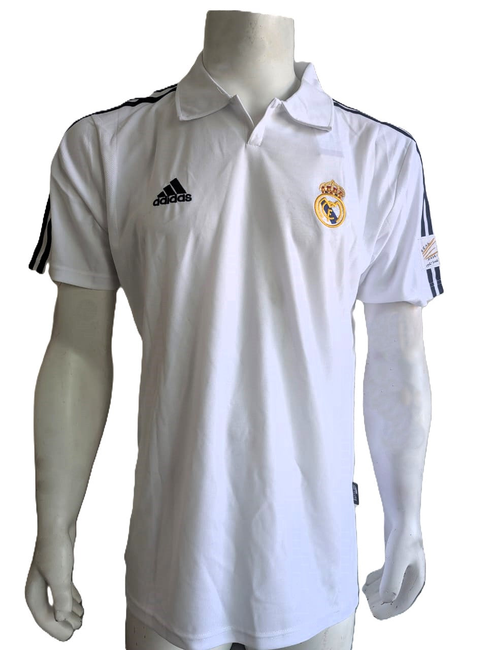 Raúl González Playera Real Madrid autografiada firma autentificada por la compañía JSA con el número AJ22370