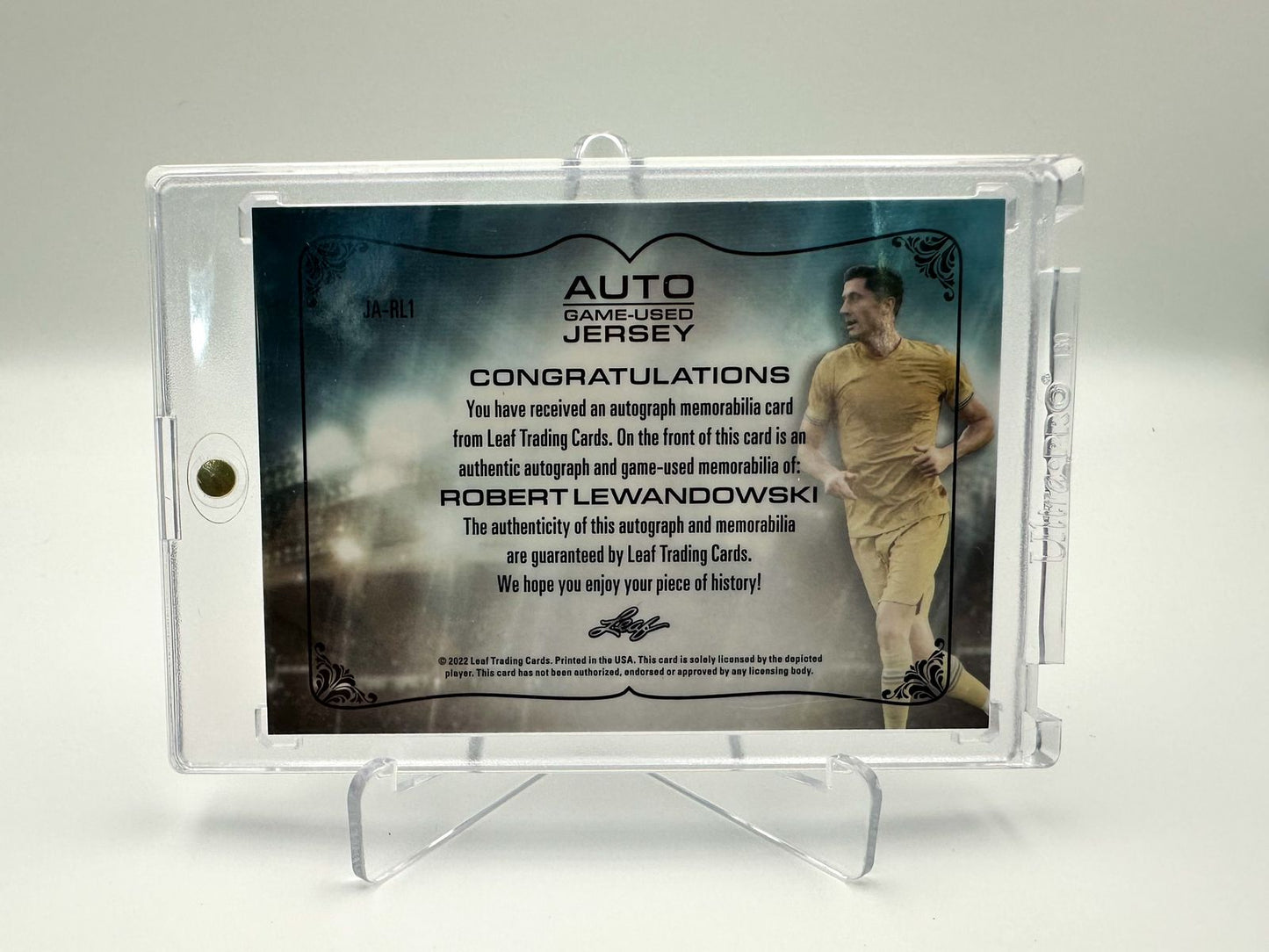Robert Lewandowski Tarjeta Leaf con Autógrafo y pedazo de playera usada en juego.