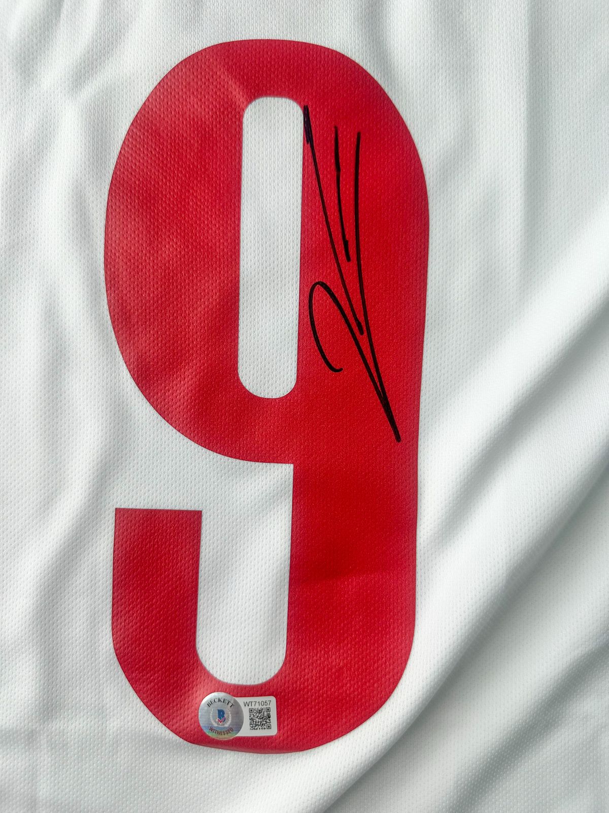 Robert Lewandowski Playera Polonia autografiada, firma certificada por la compañía Beckett