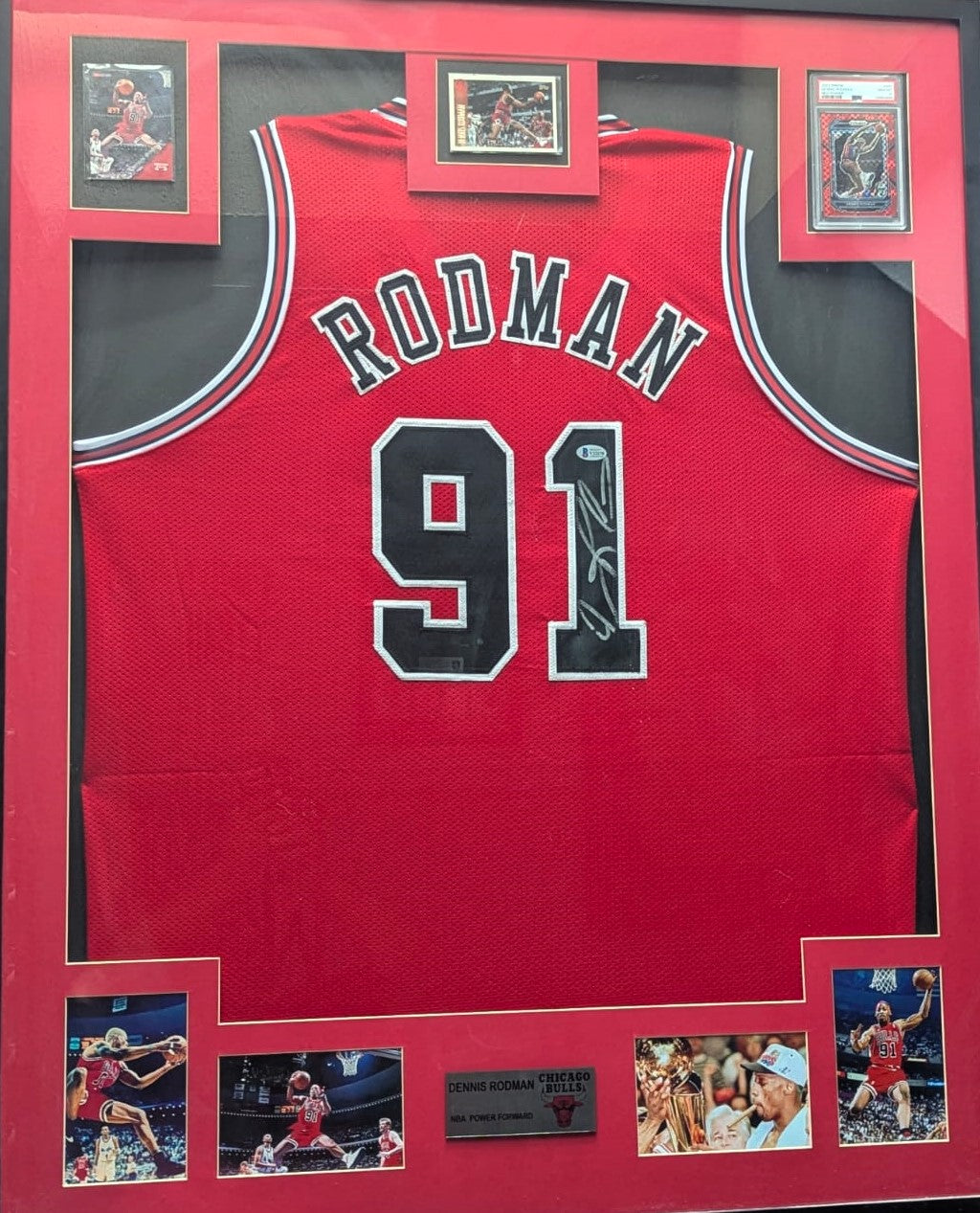Dennis Rodman Playera autografiada autenticada por Beckett V33270 con tarjeta Enmarcada