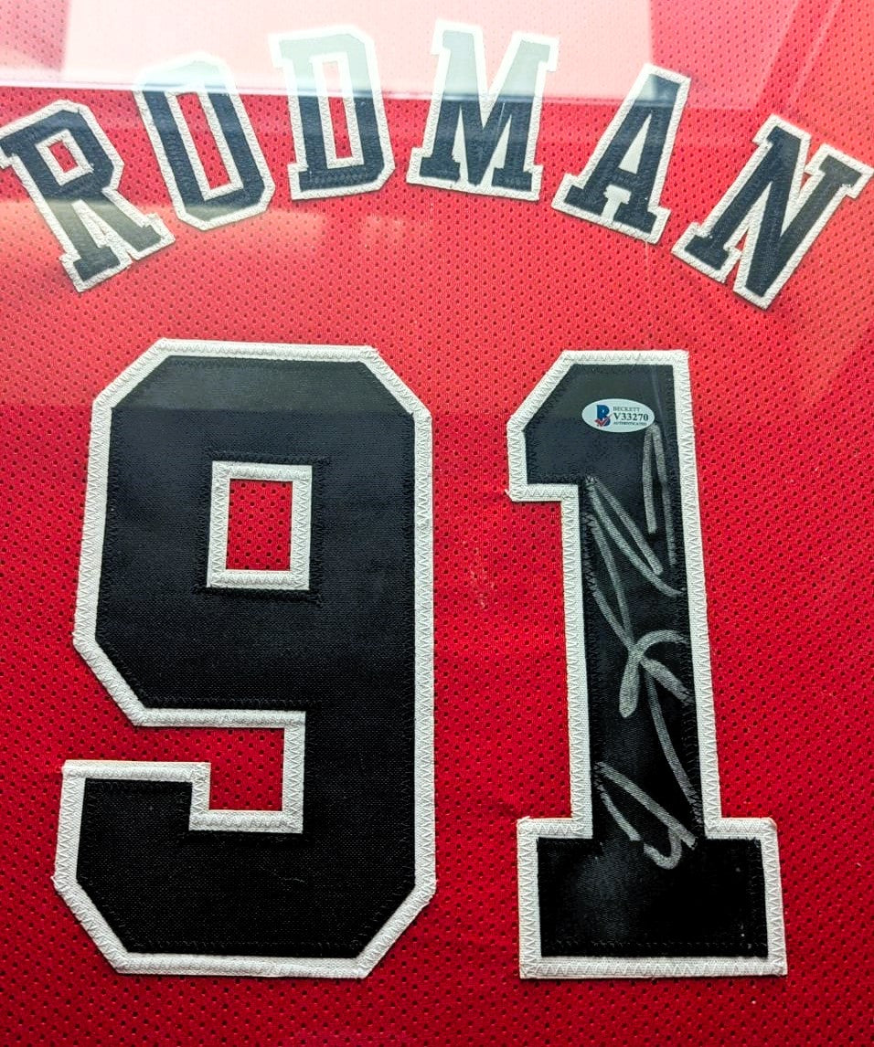 Dennis Rodman Playera autografiada autenticada por Beckett V33270 con tarjeta Enmarcada