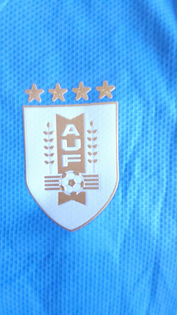 Luis Suárez Playera Uruguay AUF autografiada firma autentificada por la compañía Beckett con el número WS03427.