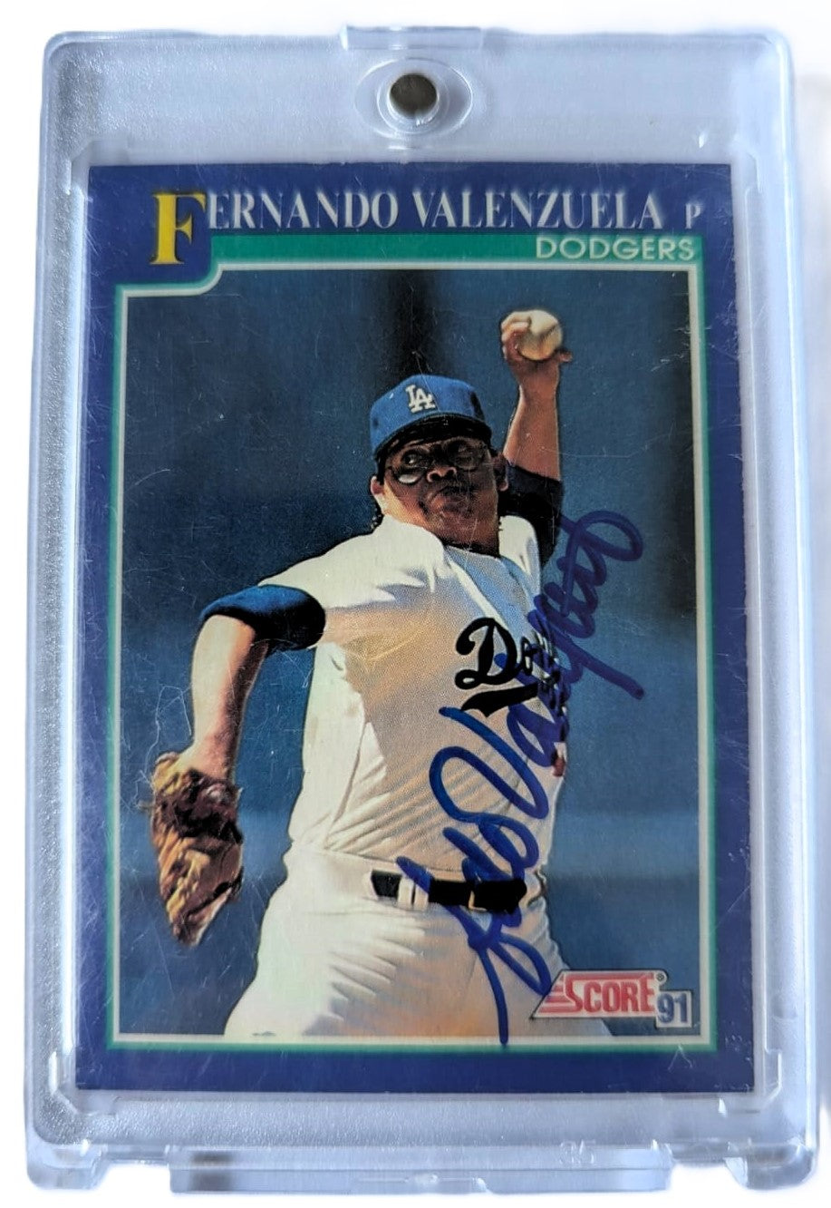 Fernando Valenzuela Tarjeta Dodgers Autografiada Certificada por JSA AG37358.