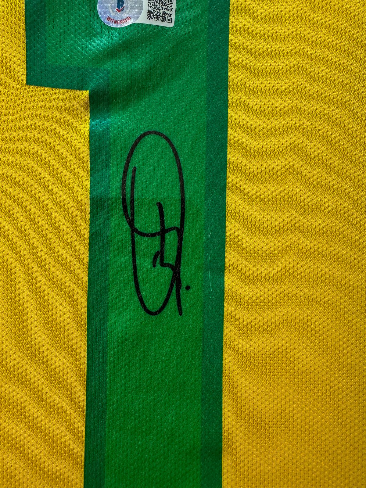 Vinicius Jr. Playera Brasil autografiada Enmarcada certificada por Beckett WS02172.