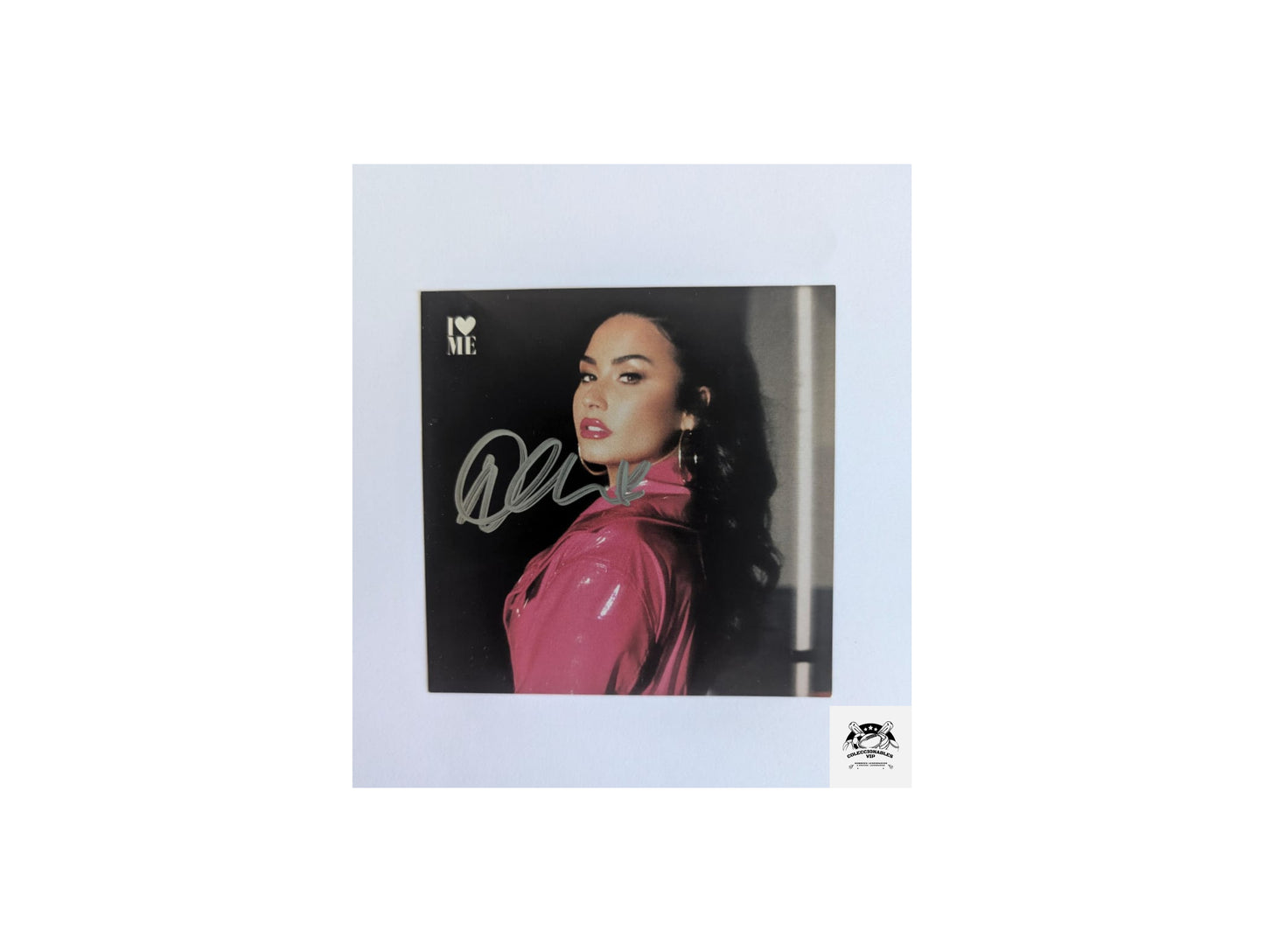 Demi Lovato autógrafo en portada de disco I ♥ Me certificado JSA AW19041
