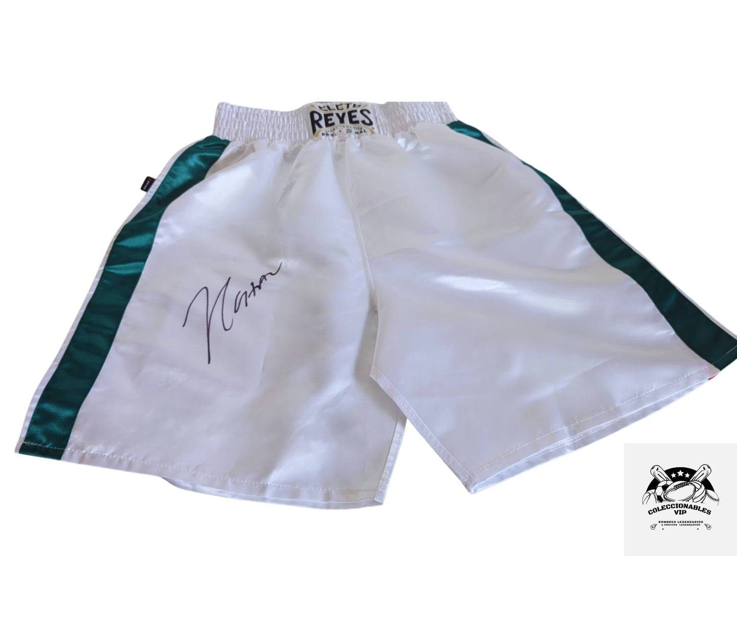 Julio Cesar Chávez shorts Cleto Reyes autografiado firma certificada por Beckett BH79415