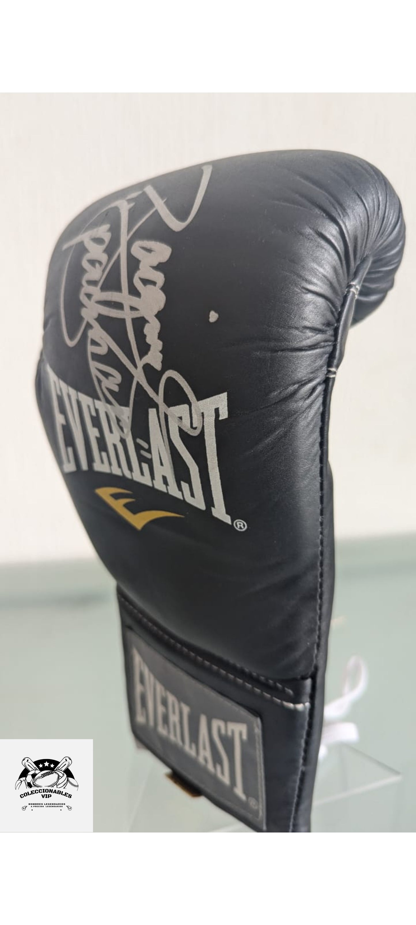 Manny Pacquiao Guante autografiado firma autentificada por la compañía JSA con el número AX10886