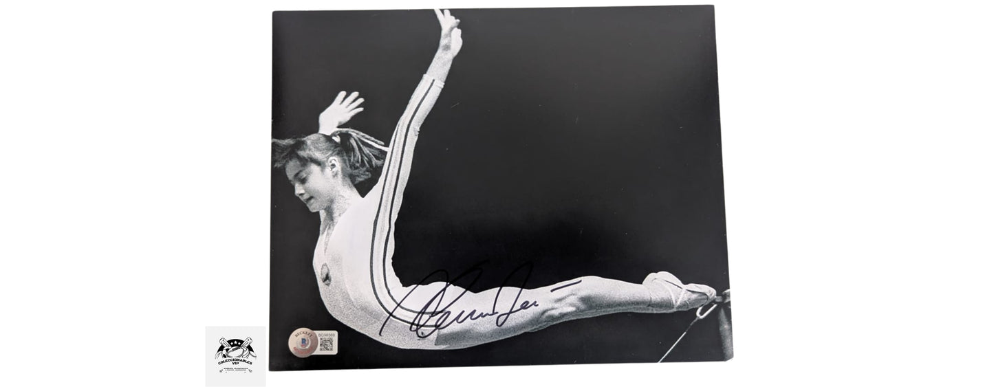Nadia Comaneci fotografía autografiada certificada por Beckett BG98569