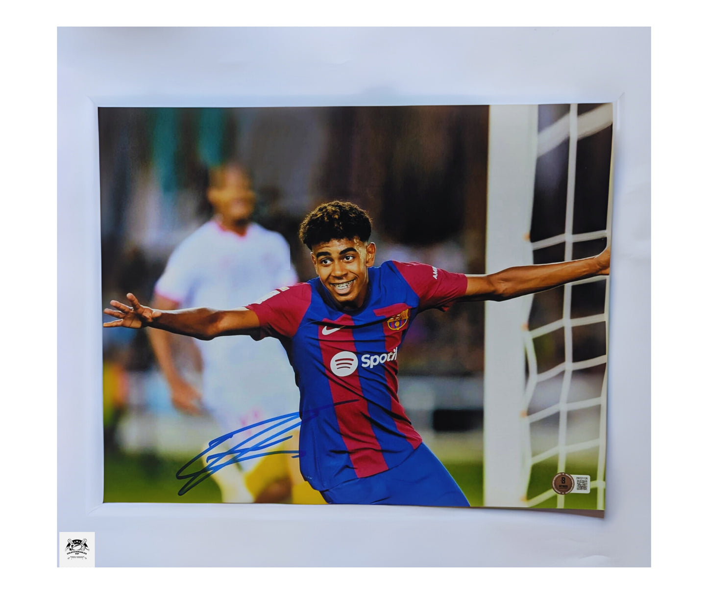 Lamine Yamal Celebrando fotografía FC Barcelona autografiada firma certificada por Beckett 2W221126