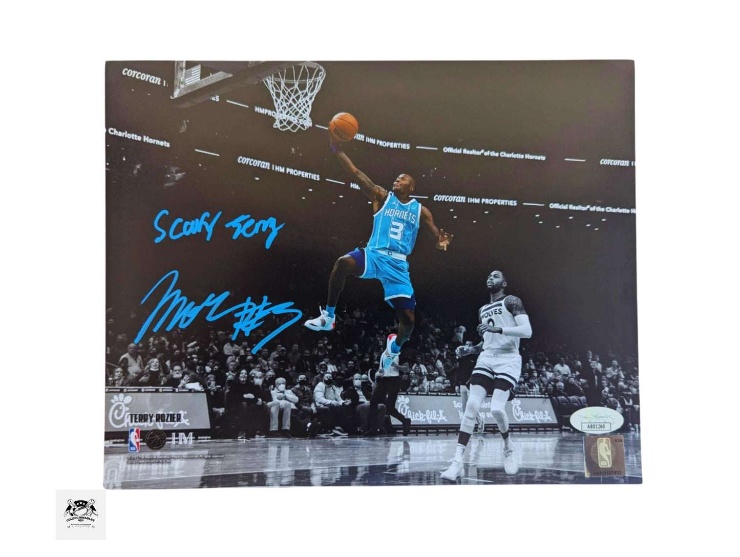 Terry Rozier fotografía Hornets autografiada certificada por NBA y JSA AB01260