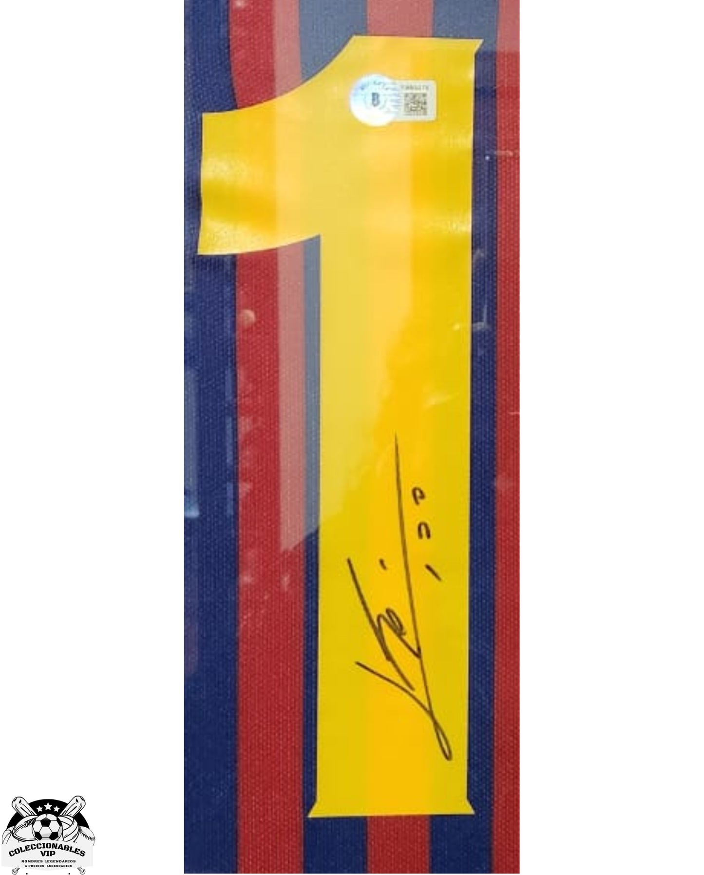 Lionel Messi Playera FC Barcelona autografiada Enmarcada con tres tarjetas firma autentificada por la compañía Beckett con el número AB65376.
