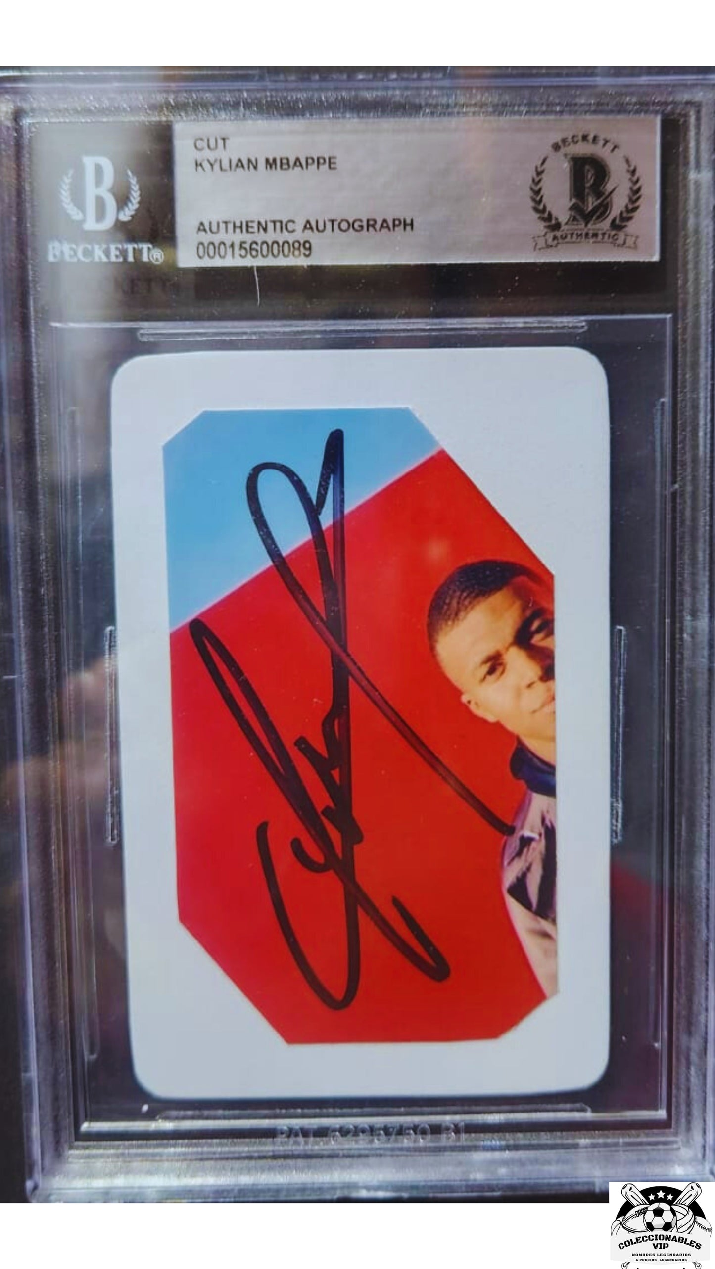 Kylian Mbappé tarjetas enmarcadas, una de ellas autografiada, firma autentificada por la compañía Beckett con el número 15600089.