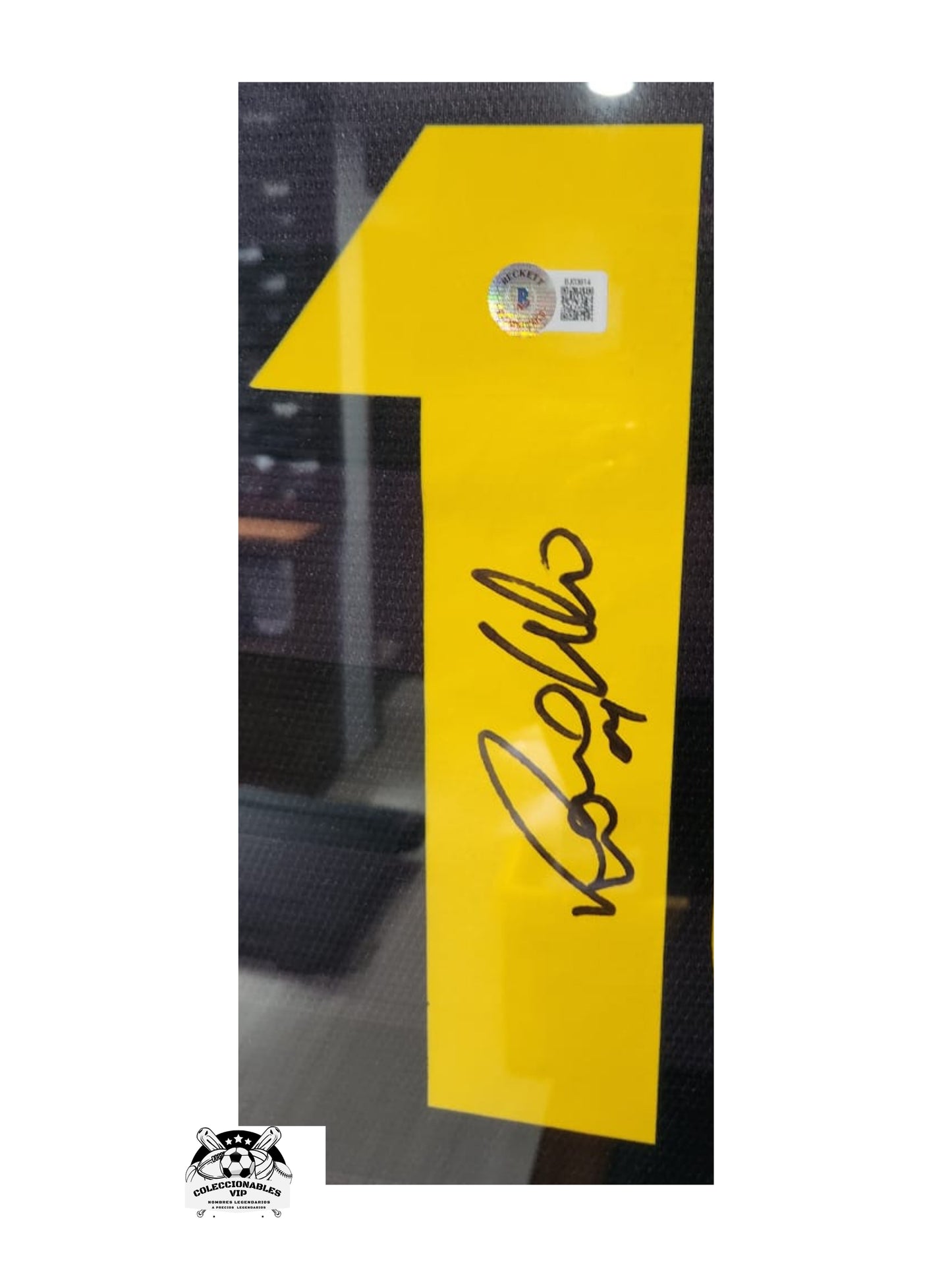 Nazario Ronaldo Playera Inter autografiada Enmarcada firma autentificada por la compañía Beckett con el número BJ03614.