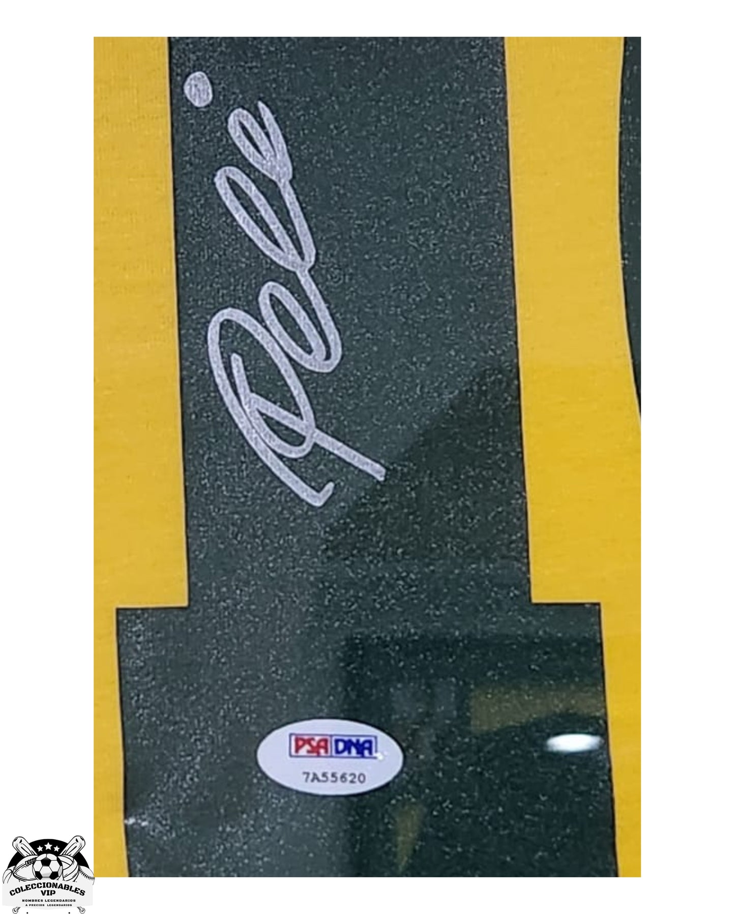 Pele Playera Brasil autografiada Enmarcada firma autentificada por la compañía PSA / DNA con el número 7A55620.