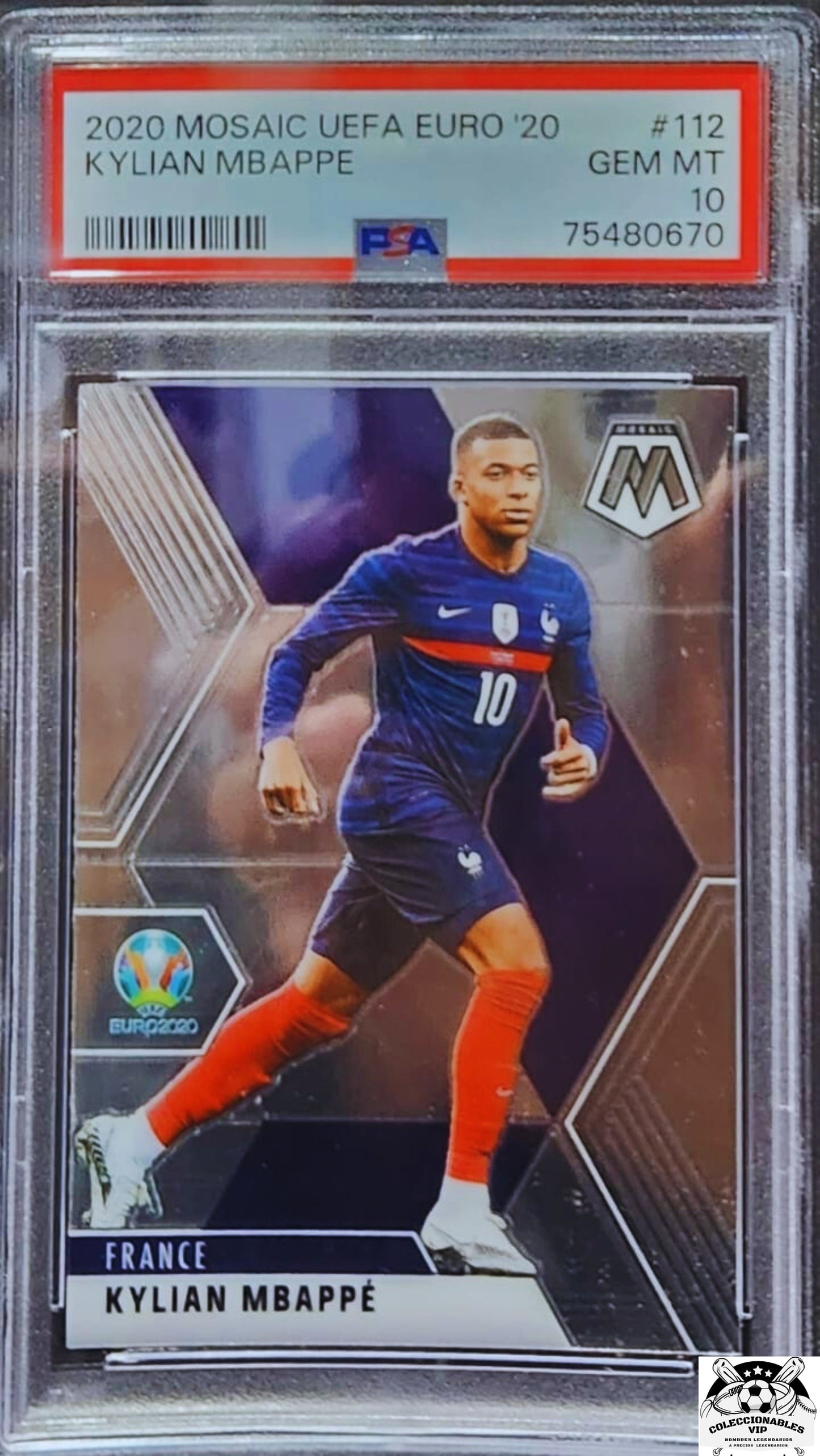 Kylian Mbappé tarjetas enmarcadas, una de ellas autografiada, firma autentificada por la compañía Beckett con el número 15600089.