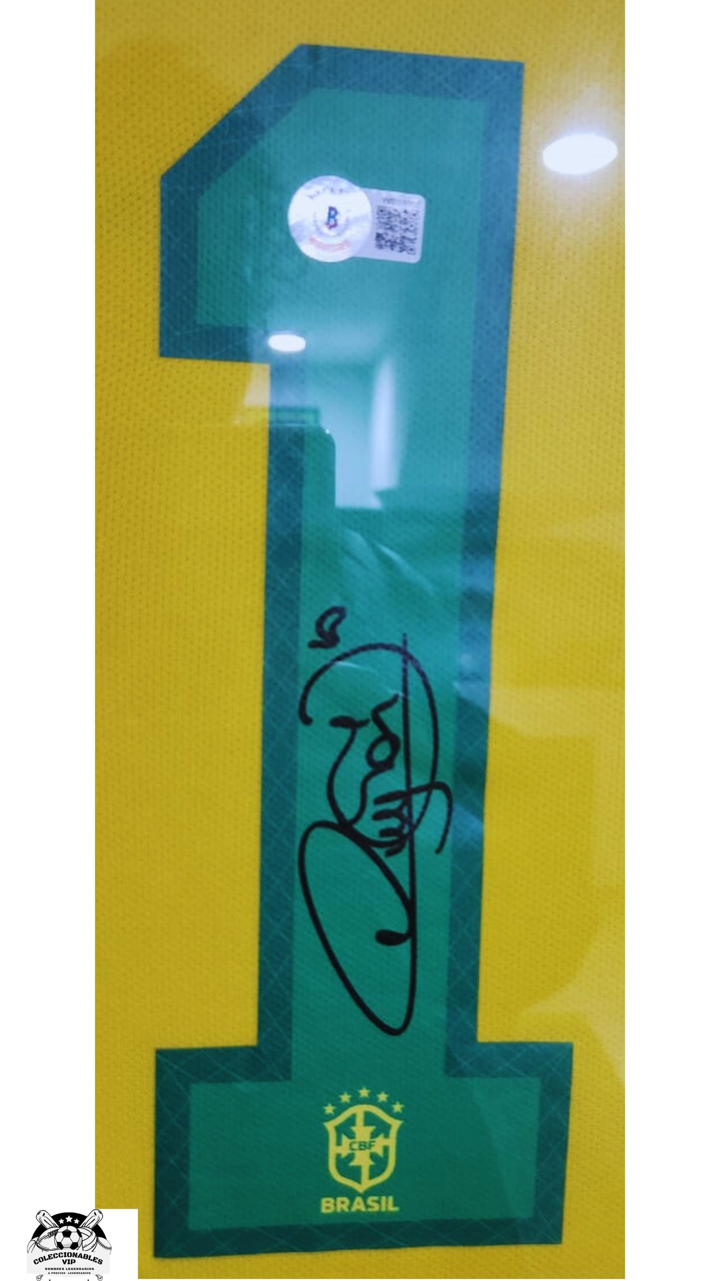 Neymar Jr Playera autografiada con tarjetas Enmarcada firma autentificada por la compañía Beckett con el número WS01055.