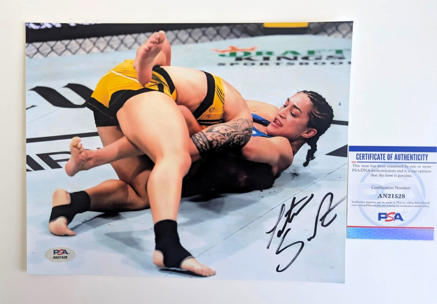 Tatiana Suarez UFC Fotografía Autografiada firma certificada por PSA AN21528, AN21535 y AN21537