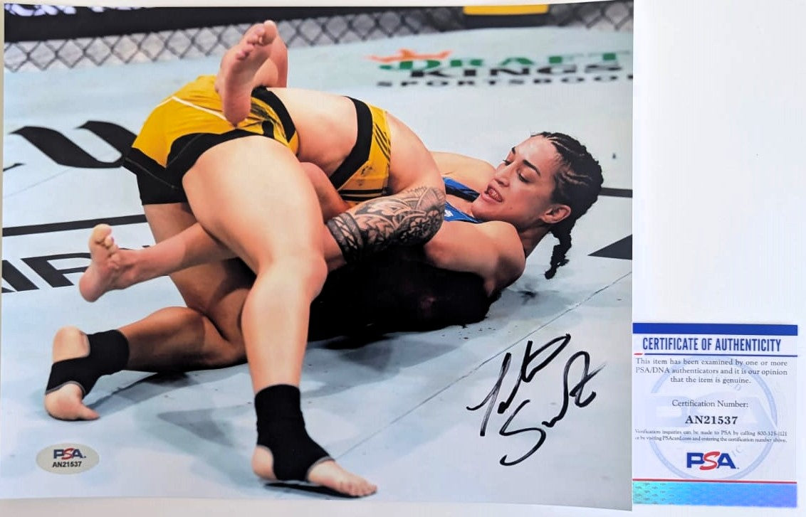 Tatiana Suarez UFC Fotografía Autografiada firma certificada por PSA AN21528, AN21535 y AN21537