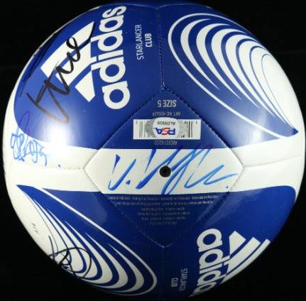 Balón Autografiado por ganadores de la Champions League (Christian Pulisic, Marcos Alonso, Jorginho, Mason Mount, Teddy Sharman-Lowe, Tomas Tuchel) autenticada por PSA, numero de certificado AL09959.