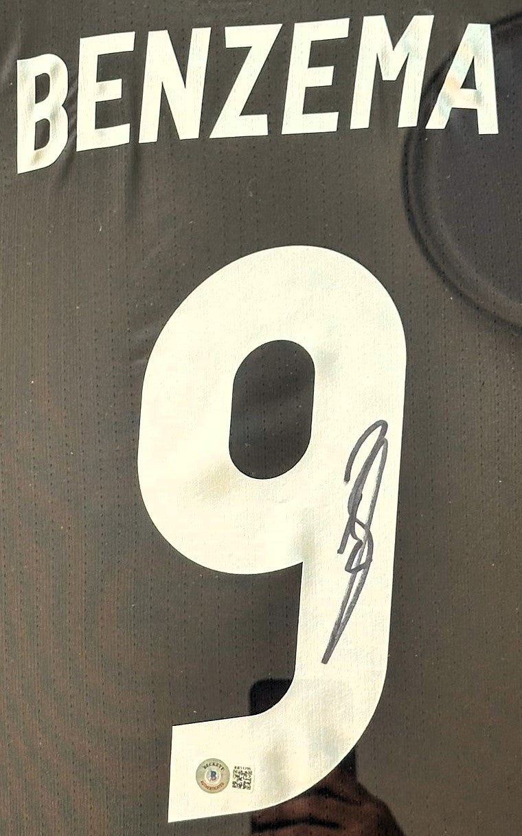 Karim Benzema Playera Real Madrid autografiada Enmarcada certificada por Beckett BB31296.