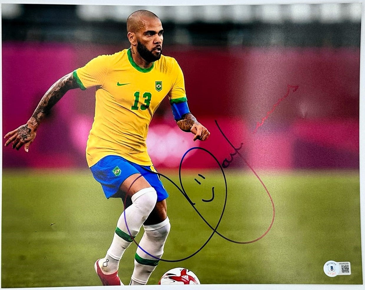Dani Alves Fotografía Brasil Autografiada firma certificada por Beckett WU85294 y WU85295