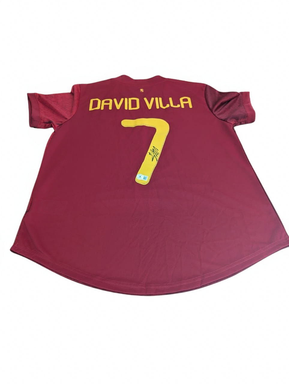 Playera autografiada por David Villa firma autentificada por la compañía Beckett con el número BE27913.