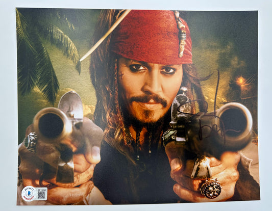 Johnny Depp Fotografía autografiada Piratas del Caribe, firma certificada por la compañía Beckett con el número BF13040.Johnny Depp Fotografía autografiada Piratas del Caribe, firma certificada por la compañía Beckett con el número BF13040.