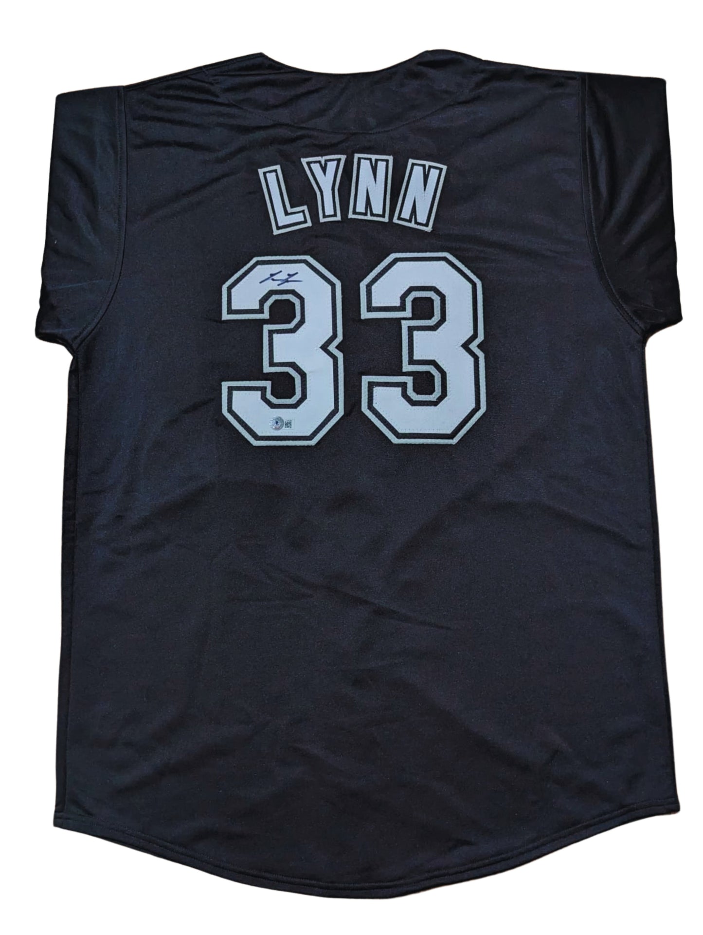 Playera autografiada por Lance Lynn firma autentificada por la compañía Beckett con el número WX49397.