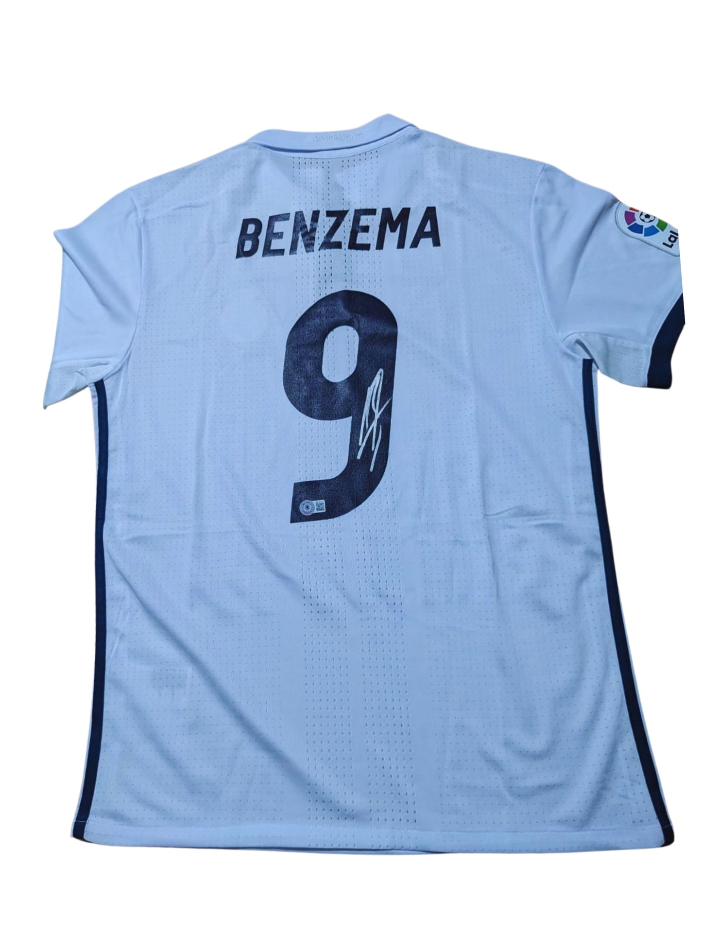 Playera autografiada por Karim Benzema firma autentificada por la compañía Beckett con el número BB30314