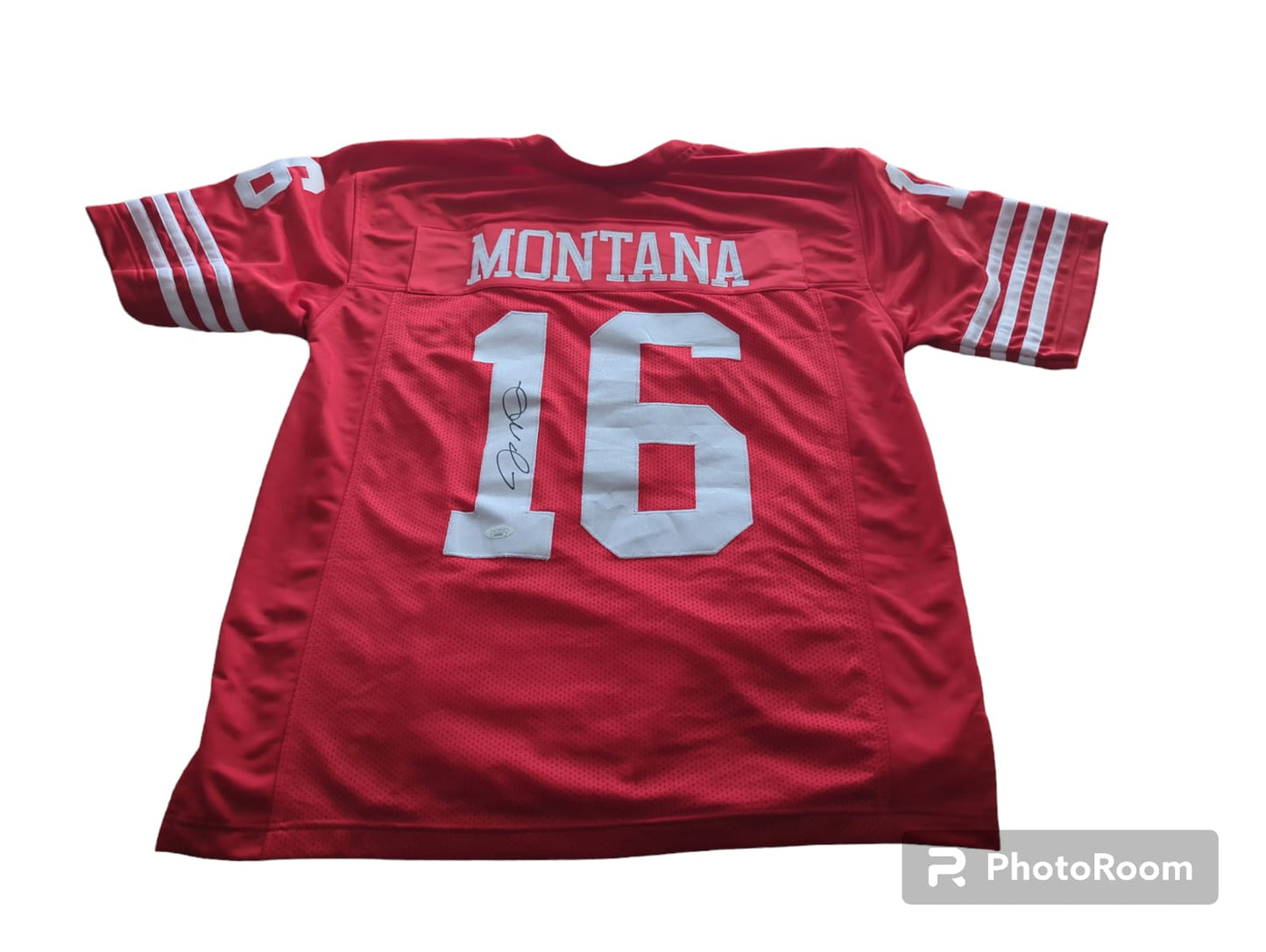 Playera autografiada por Joe Montana firma autentificada por la compañía JSA con el número AL61956.